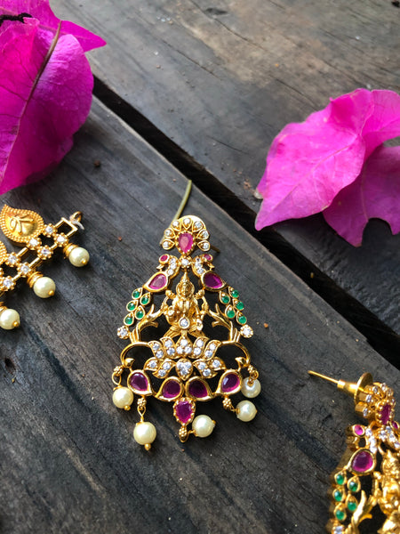 Lakshmi paisley necklace set