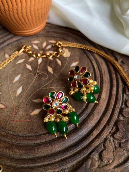 Kemp flower necklace with studs