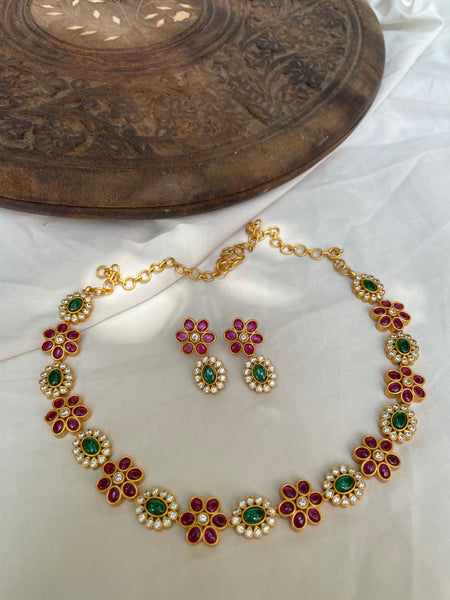 Elegant flower necklace with studs - DESIGN A