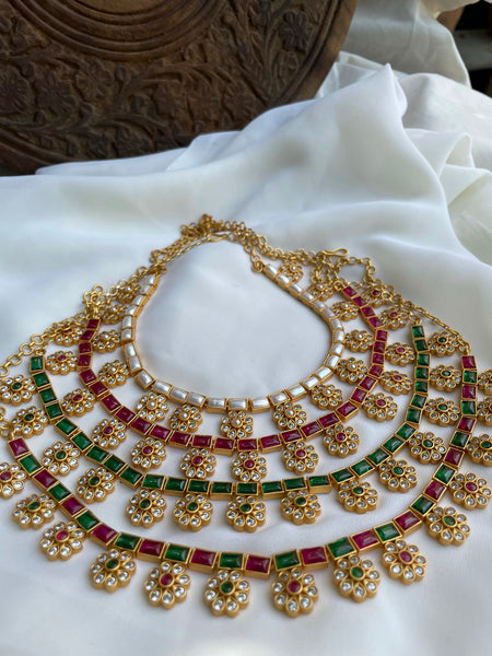 Elegant flower necklace with studs - Design B