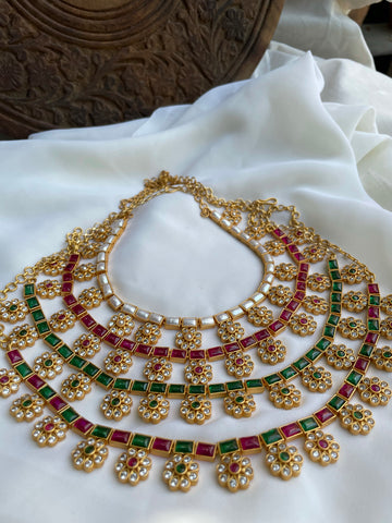Elegant flower necklace with studs - Design B