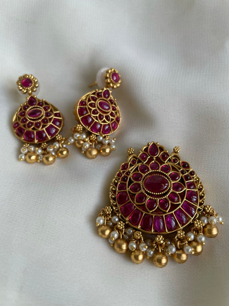 Reversible Kemp pendant with earrings with Lakshmi Nagas work