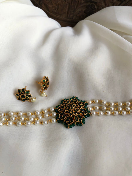 Kemp flower pendant pearl choker with studs