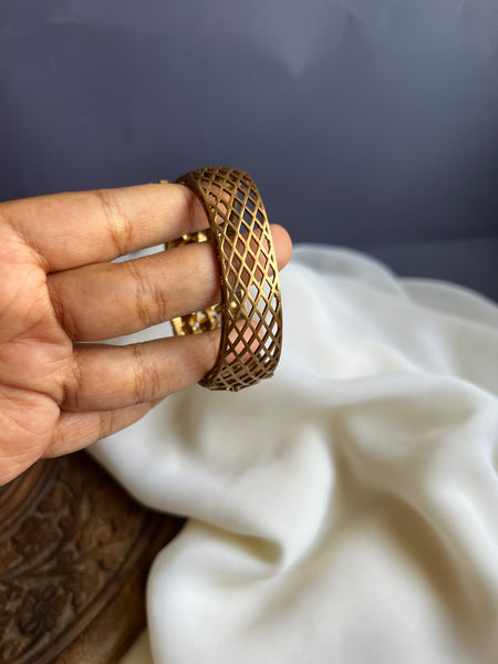 Uncut polki antique Kada