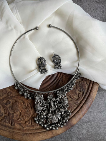 Oxidised Lakshmi gungaroo hasli with studs
