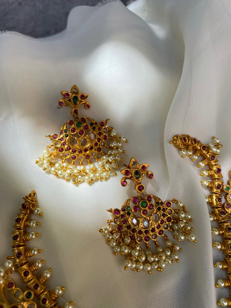 Floral guttapusalu necklace with Chaandbalis