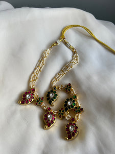 Reversible manga Pearl choker