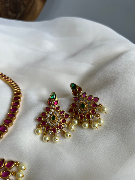 Kemp pendant necklace with earrings