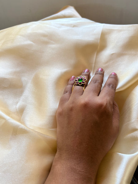 Vintage kemp flower finger ring