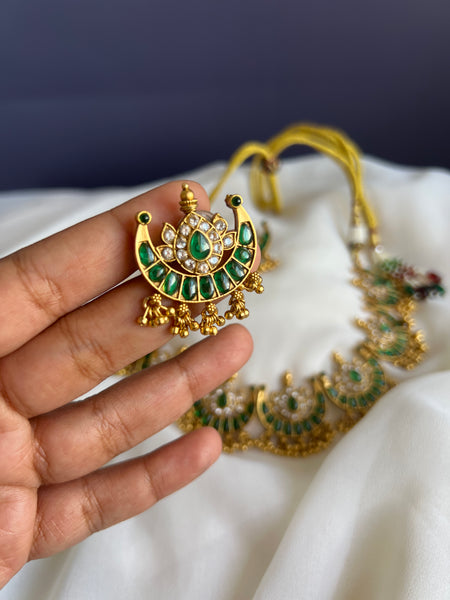 Kemp emerald chaand necklace with studs
