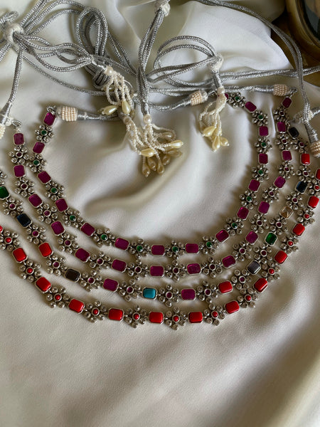 Flower stone necklace with studs