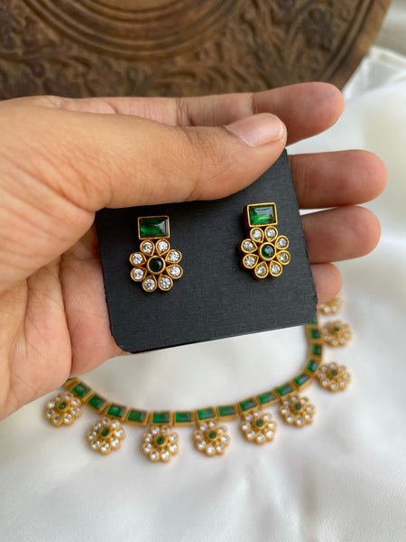 Elegant flower necklace with studs - Design B