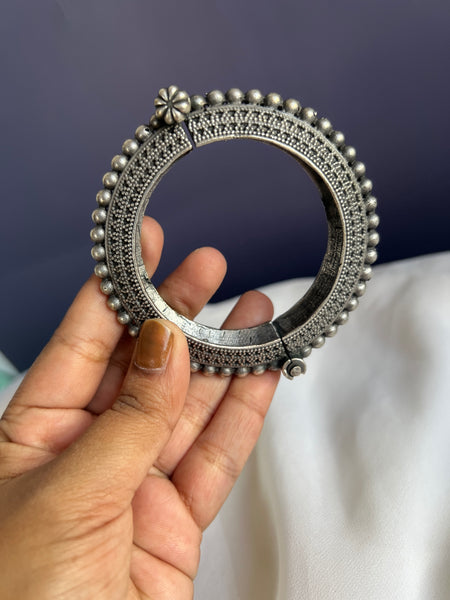 Oxidised kada bangle