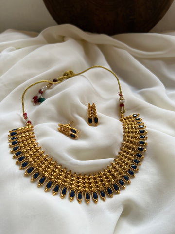 Stone matte necklace with studs