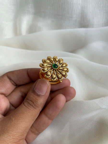 Simple flower kemp ring