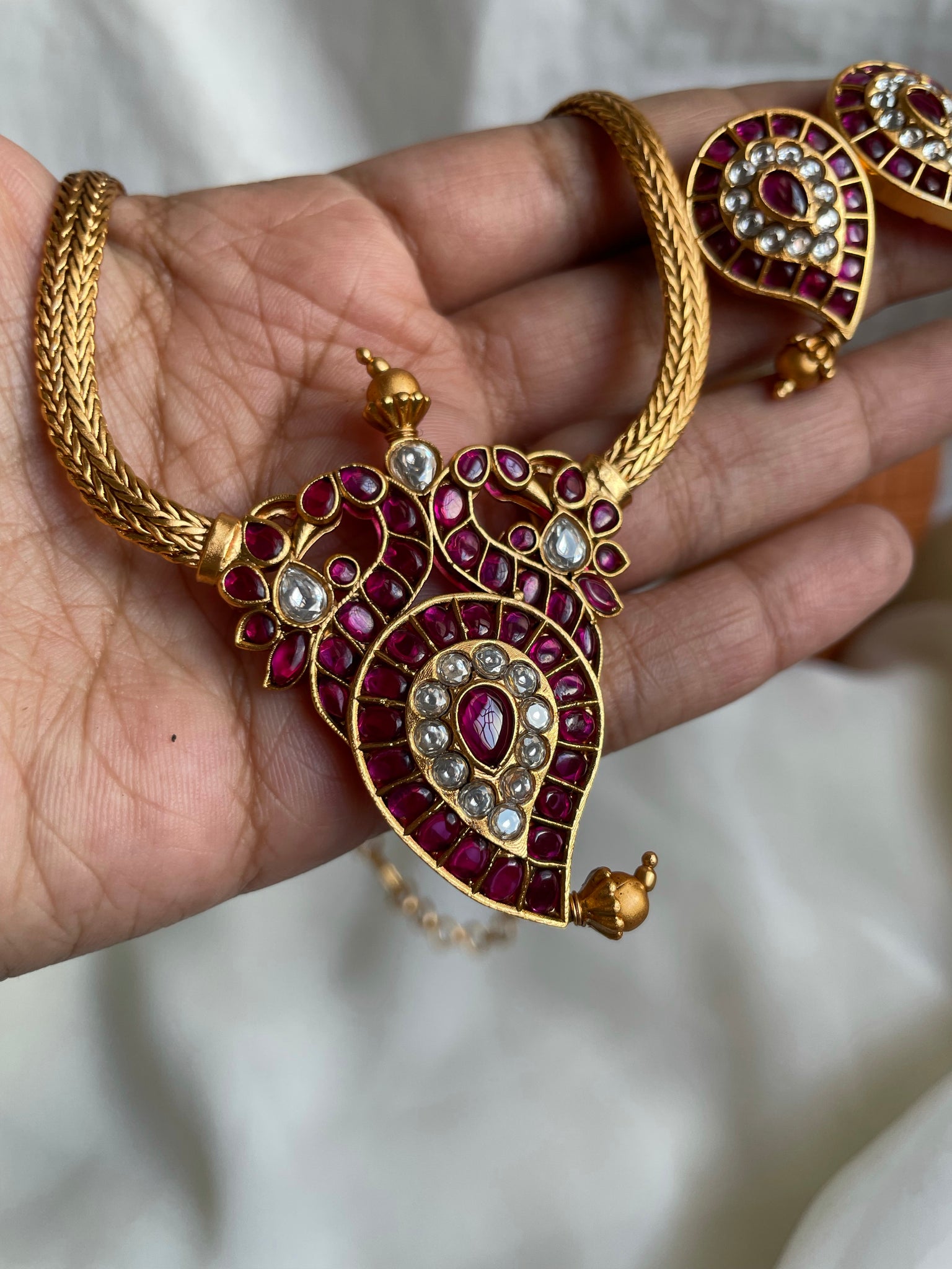 Premium Kemp manga necklace with studs