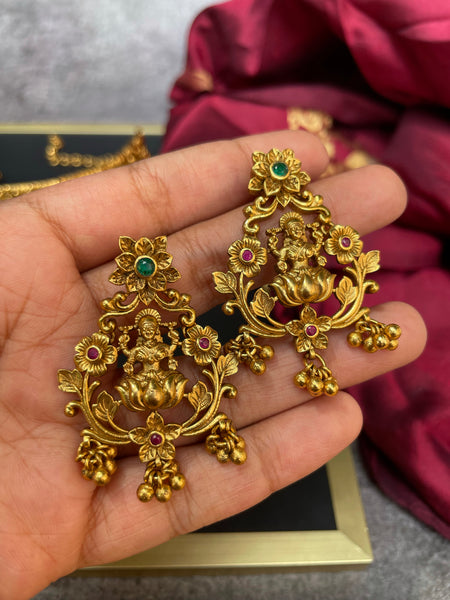 Lakshmi cutwork full neck choker with earrings