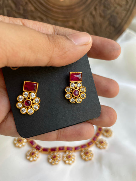 Elegant flower necklace with studs - Design B
