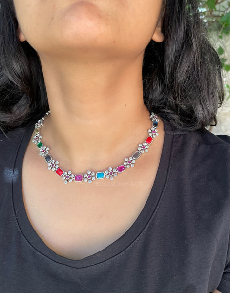 Flower stone necklace with studs