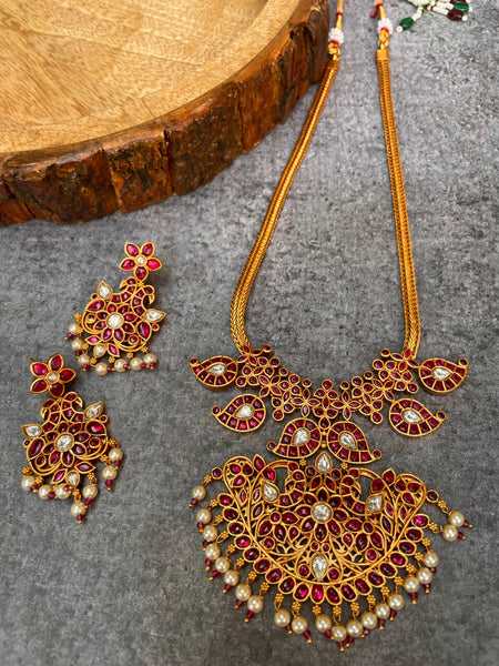 Original kemp manga necklace with matching earrings