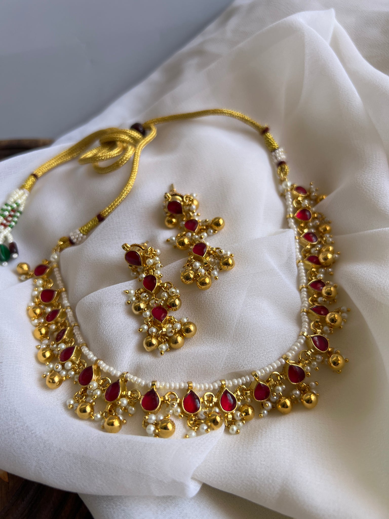 Kid friendly Kundan tear drop necklace with earrings