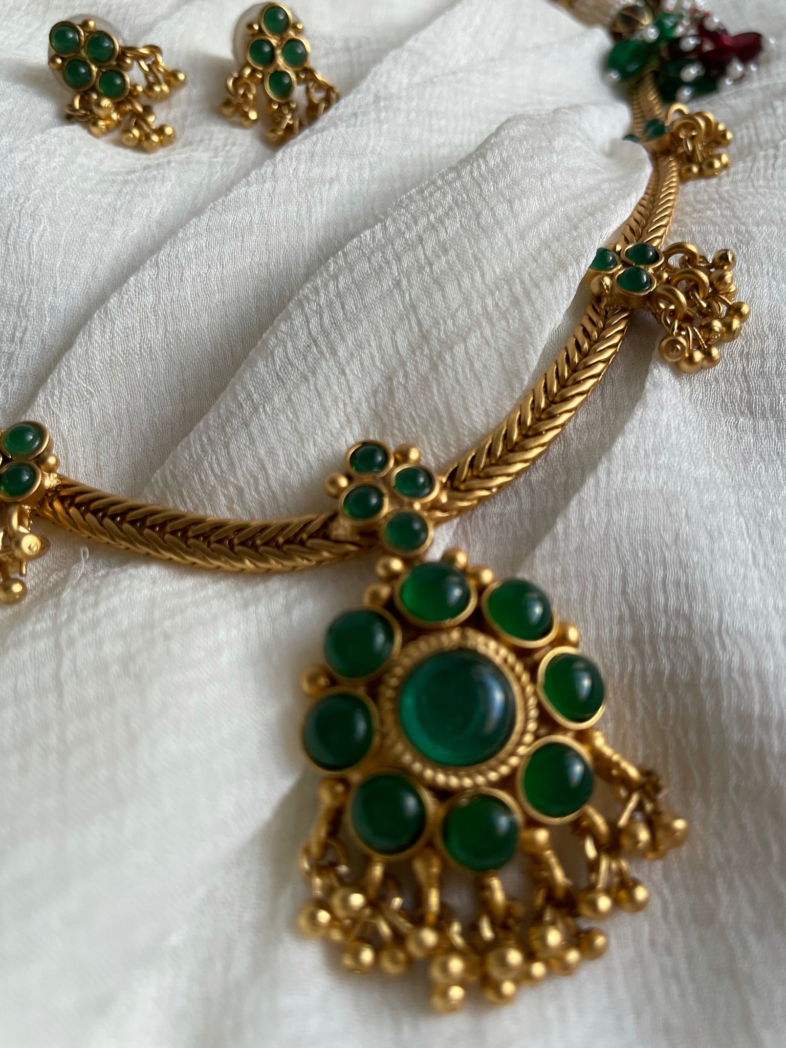 Kemp flower vintage necklace with studs