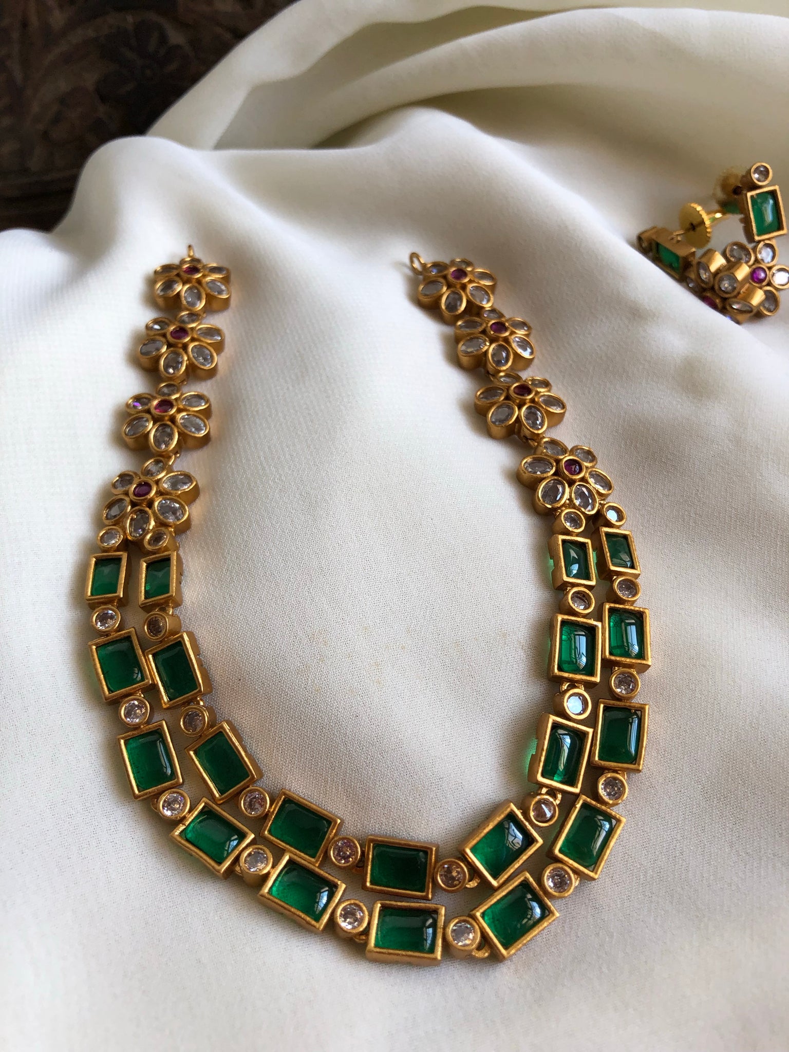 2 layer rectangle kemp stone necklace with studs