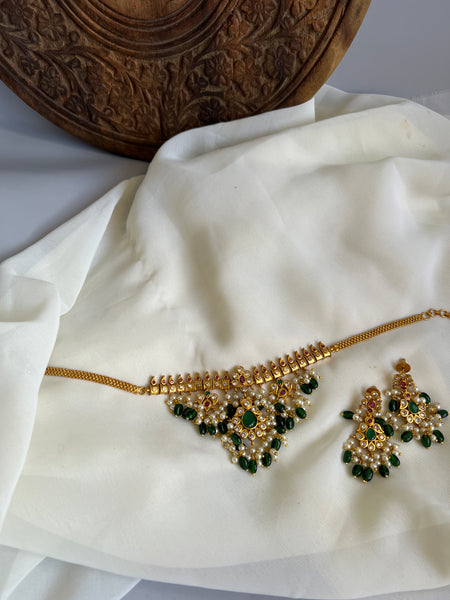 Guttapusalu stone choker with earrings
