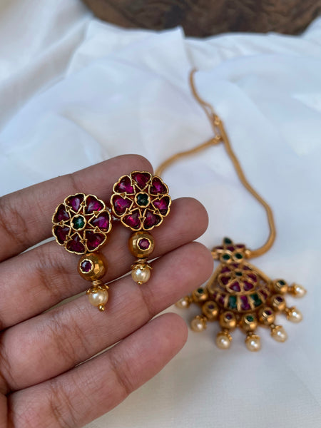 Kemp chaand pendant with studs in a maala