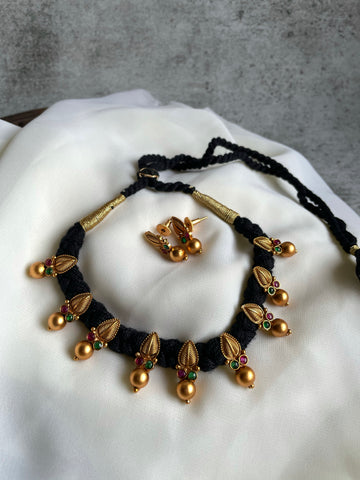 Thread choker with studs- Design B