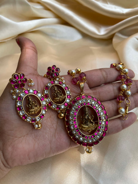 Kundan Lakshmi pendant with earrings in a maala