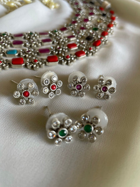Flower stone necklace with studs