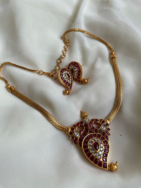Premium Kemp manga necklace with studs