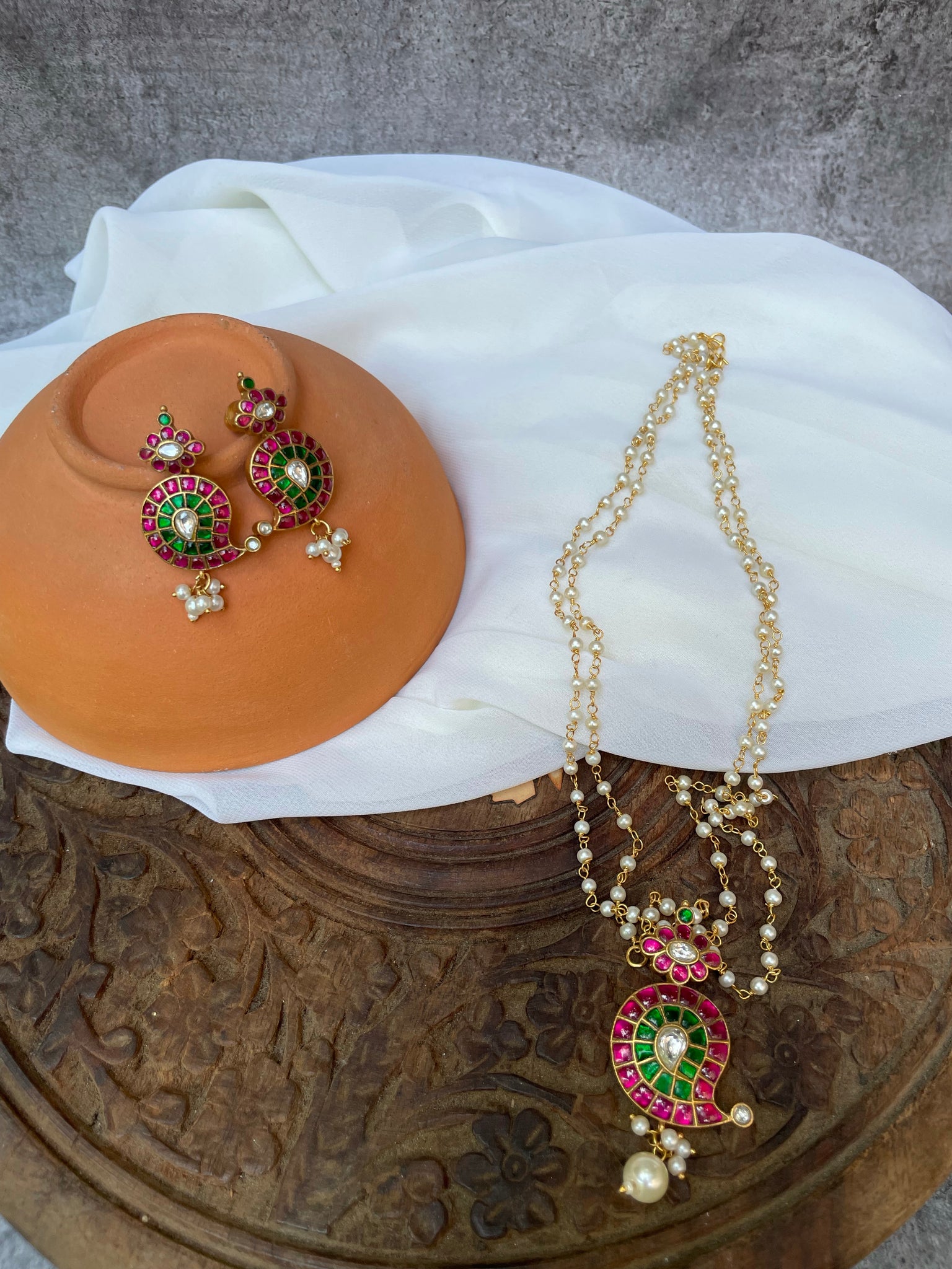 Kemp manga pendant with studs