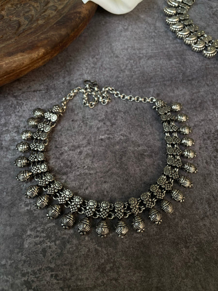 Reversible black metal necklace