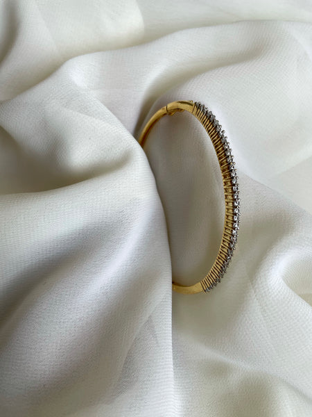 Delicate openable bangle