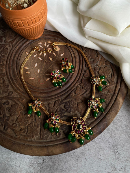 Kemp flower necklace with studs