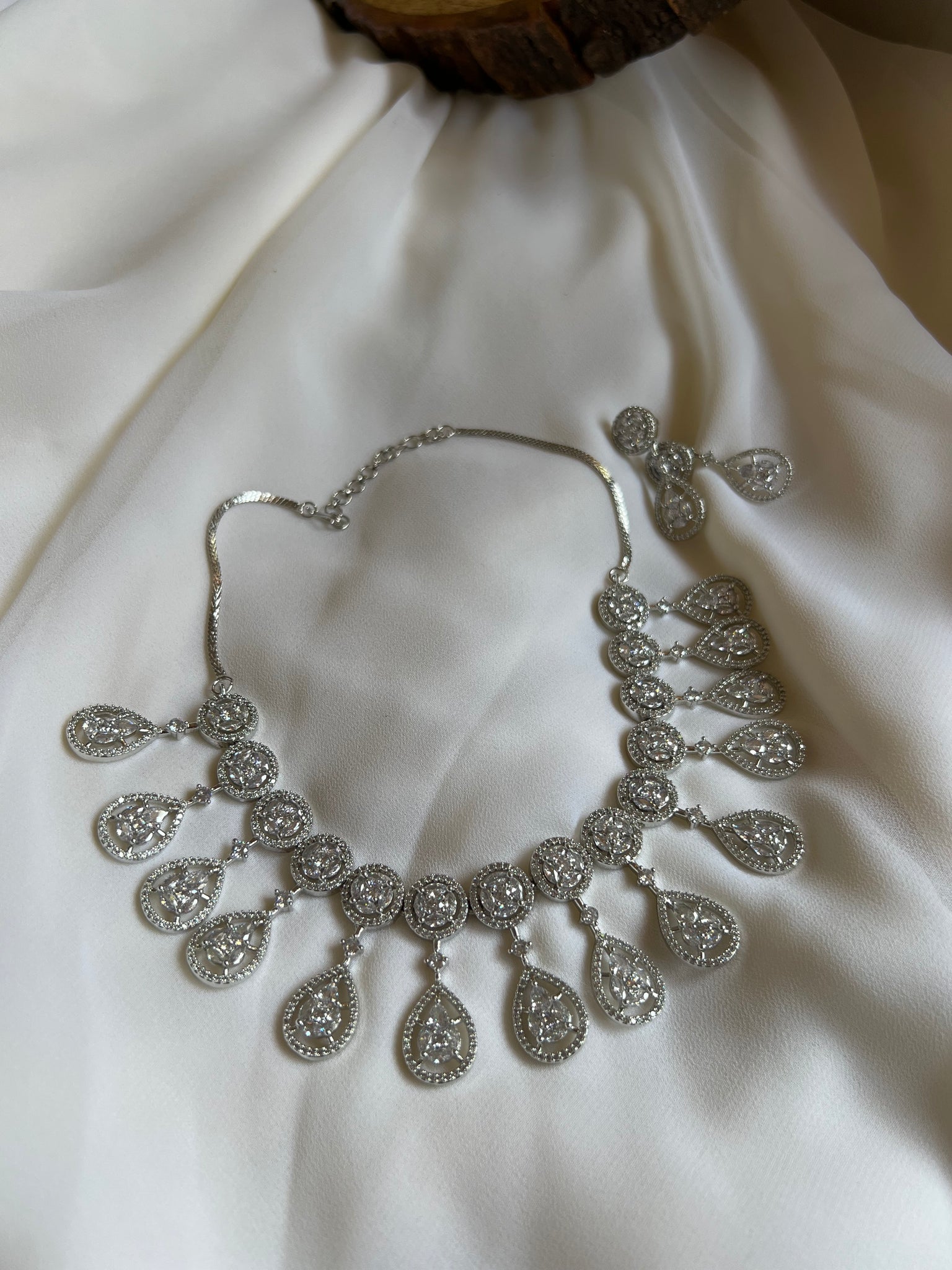 Ad oval princess necklace with studs