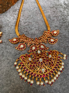 Original kemp manga necklace with matching earrings