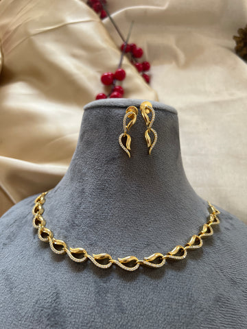 Ad stone wave necklace with studs