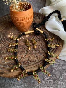 Kemp manga thread necklace with studs