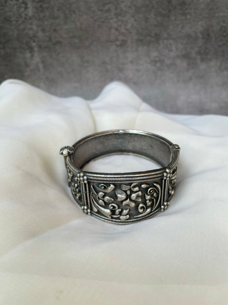 Tribal oxidised kada design