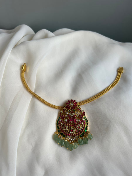 Kundan intricate designed pendant choker