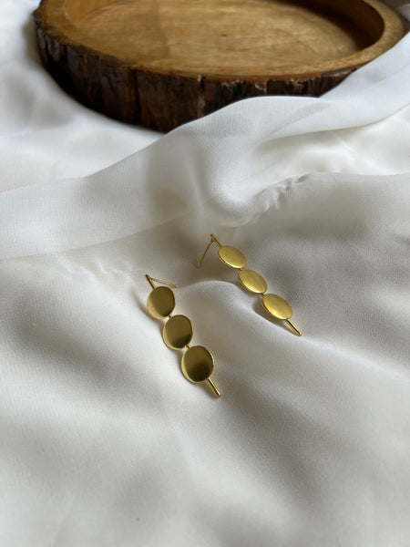 3 golden round studs