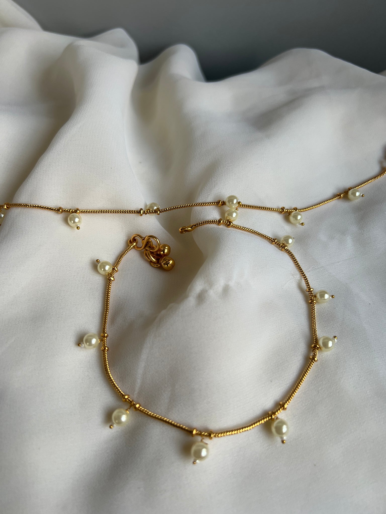 Big pearls anklets