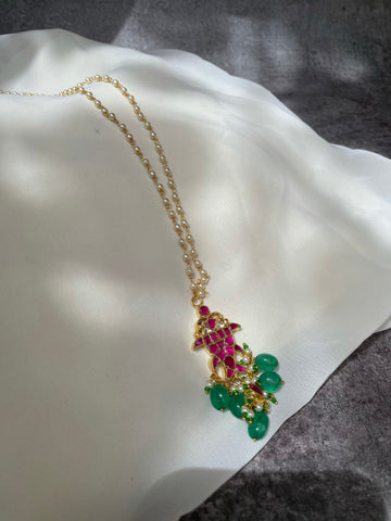 Kundan fish pendant with beads