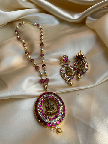 Kundan Lakshmi pendant with earrings in a maala
