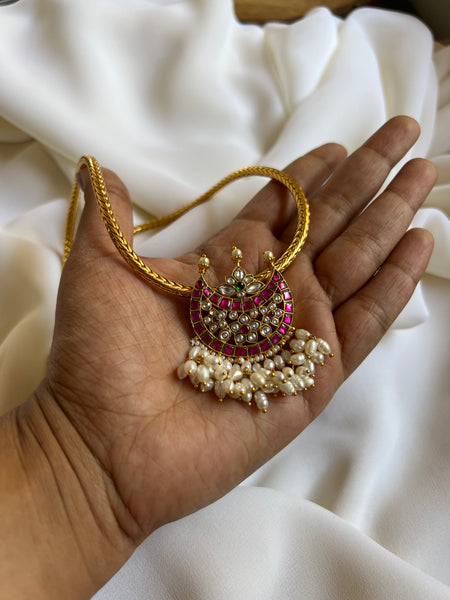 Kundan chaand pendant with rice pearls