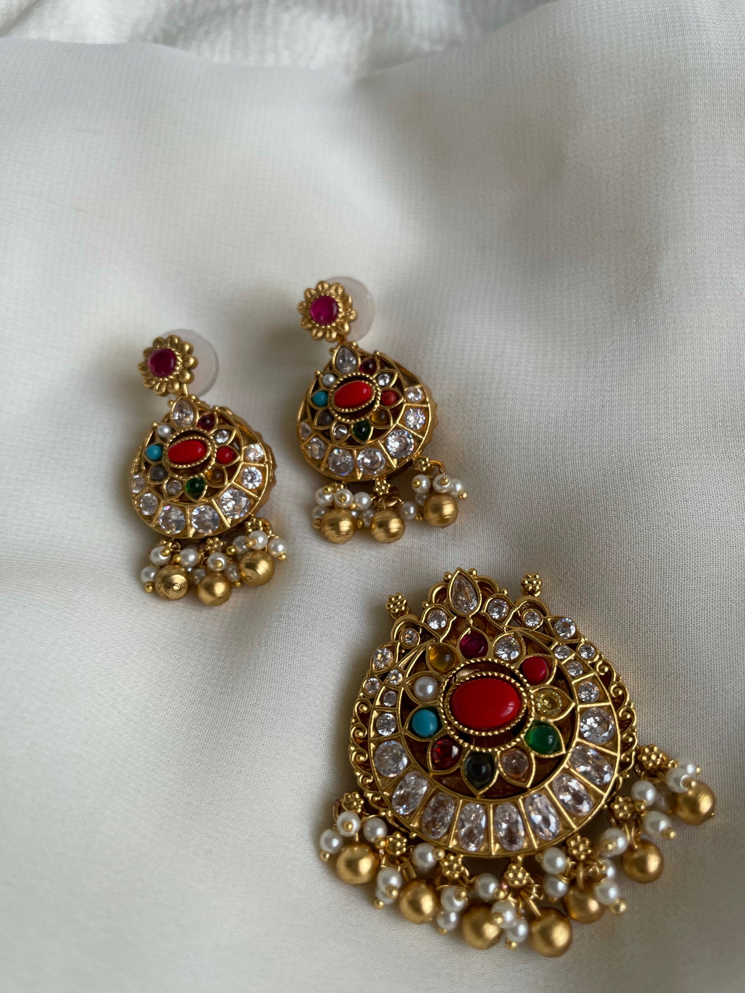 Reversible Kemp pendant with earrings with Lakshmi Nagas work