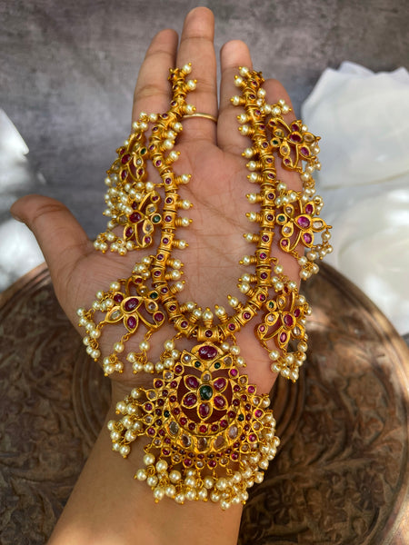 Floral guttapusalu necklace with Chaandbalis